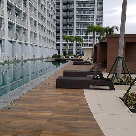 Studio Unit At The Breeze Residences Manila Exteriör bild