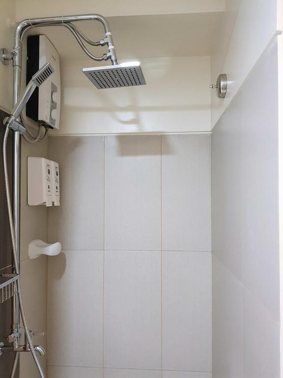 Studio Unit At The Breeze Residences Manila Exteriör bild