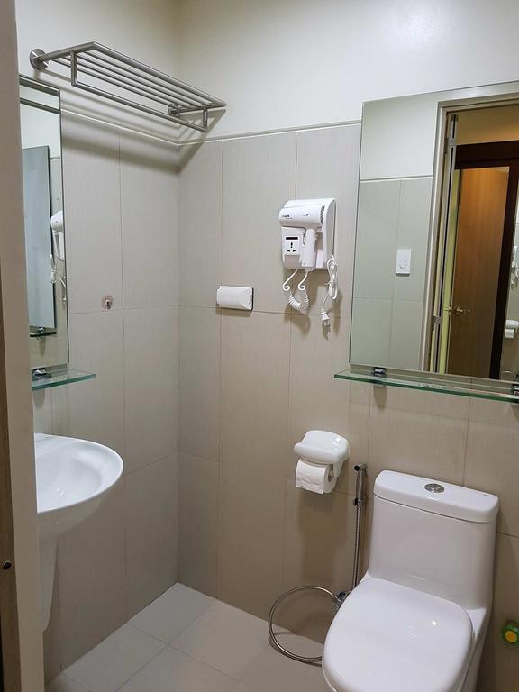 Studio Unit At The Breeze Residences Manila Exteriör bild